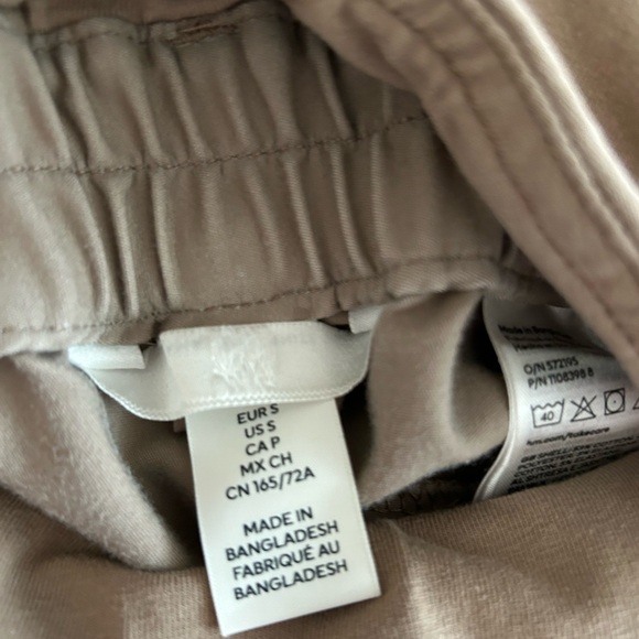 H&M maternity dress pants. Size Small - Picture 2 of 2